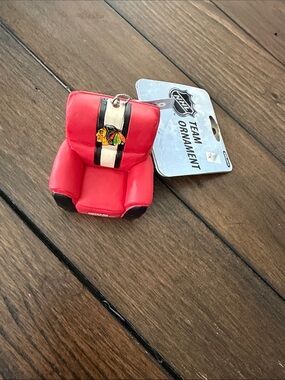 Chicago Blackhawks Sofa Ornament Home Decor Accent Piece NHL New With Tags